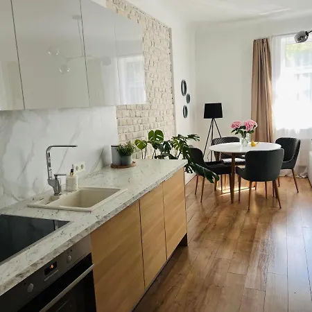 The Right Coast With Free Private Parking *