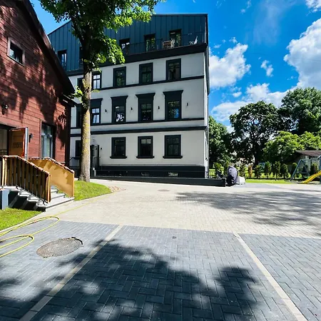 The Right Coast With Free Private Parking *