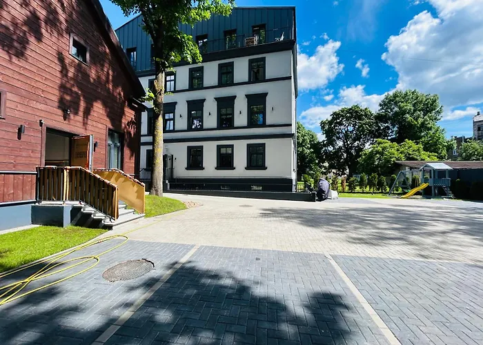 The Right Coast With Free Private Parking *